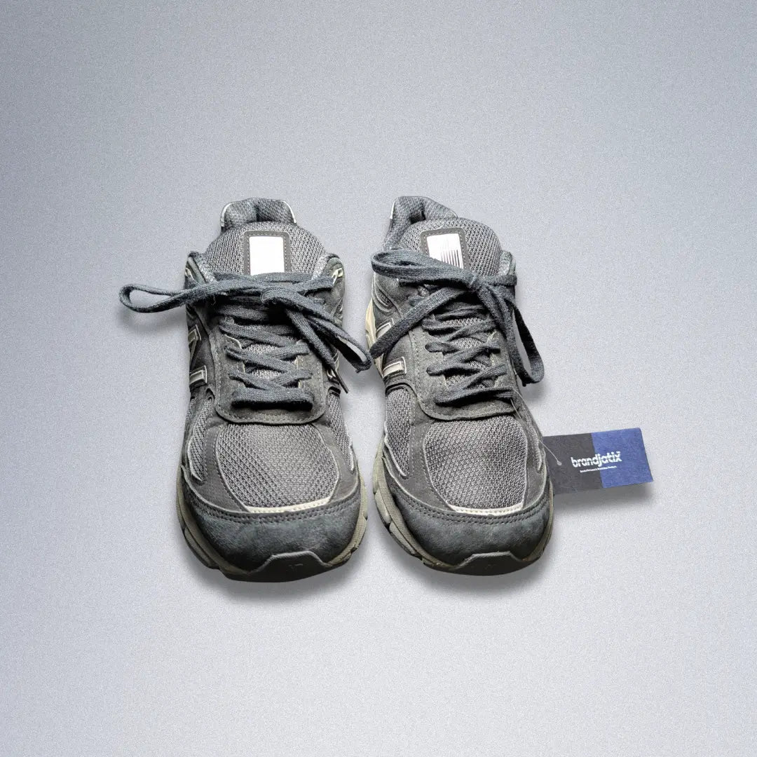 New Balance 990 V4