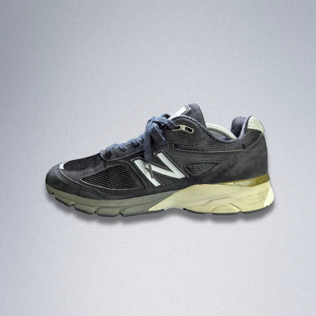 New Balance 990 V4