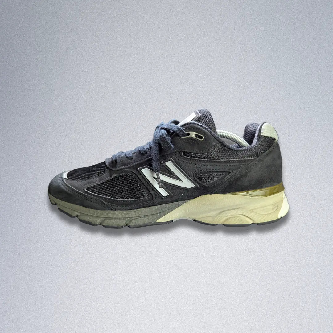 New Balance 990 V4