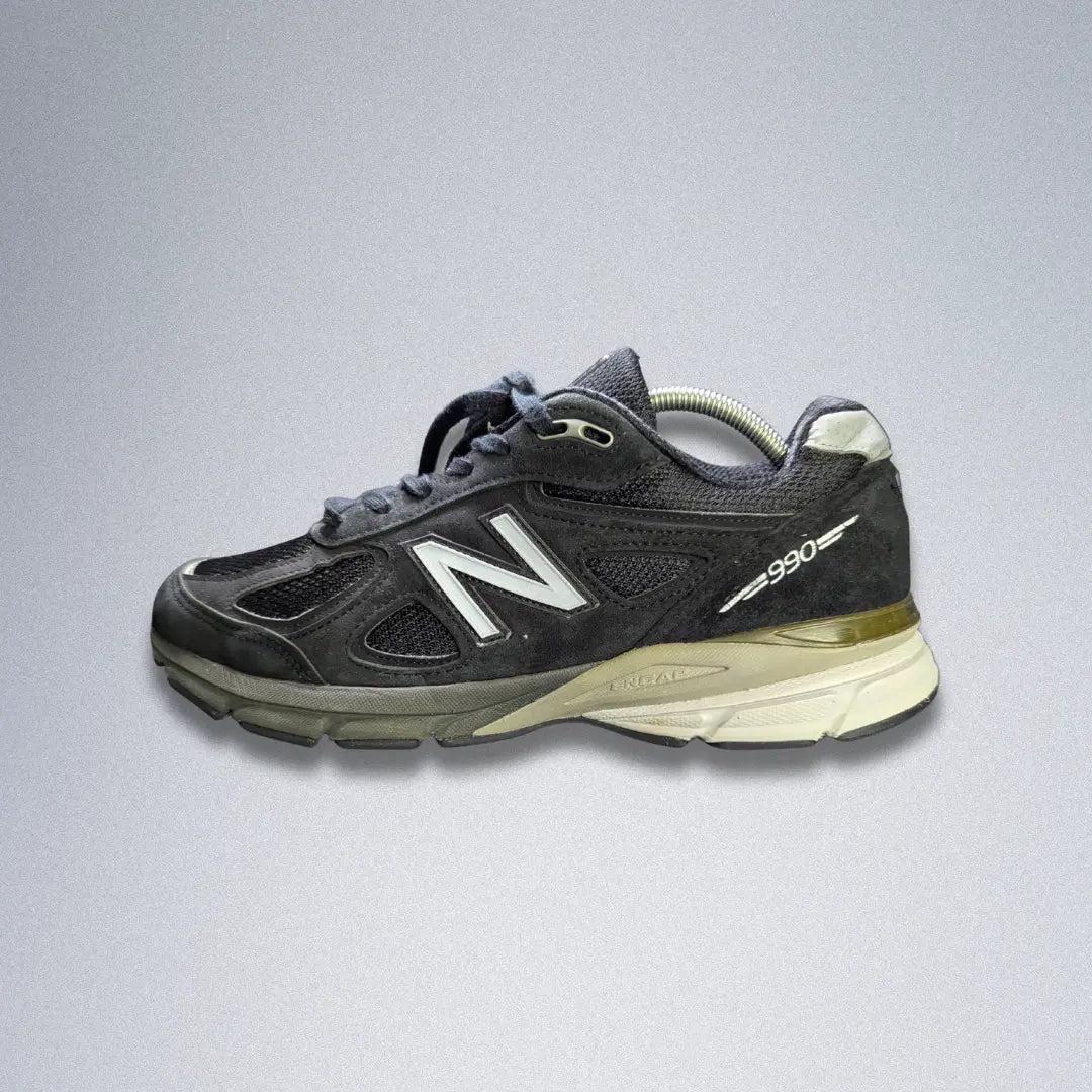 New Balance 990 V4