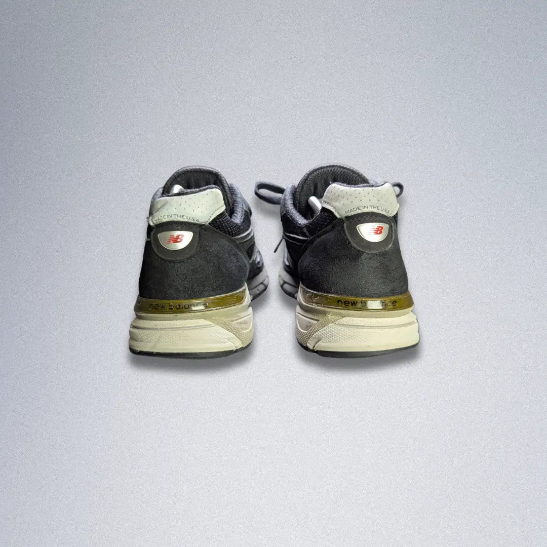 New Balance 990 V4