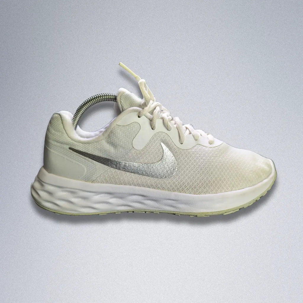 Nike Recolution 6