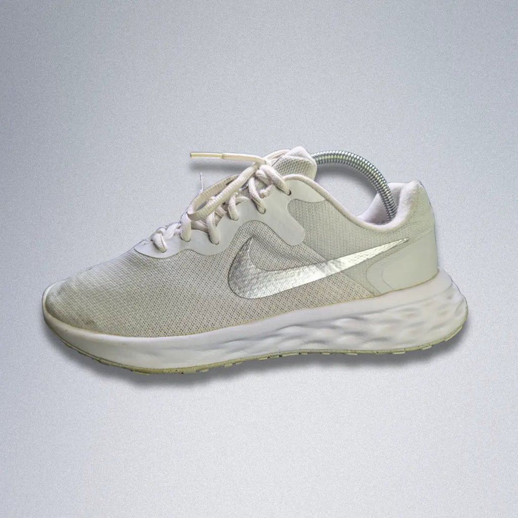 Nike Recolution 6