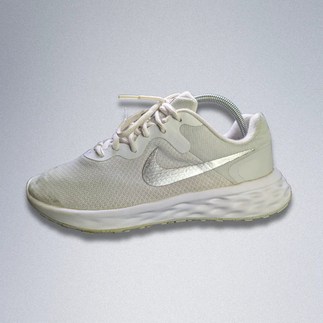 Nike Recolution 6