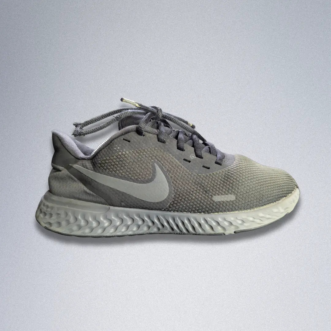 Nike Revolution 5