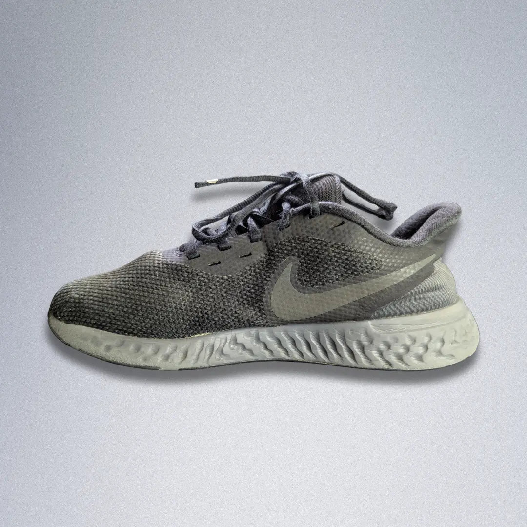 Nike Revolution 5