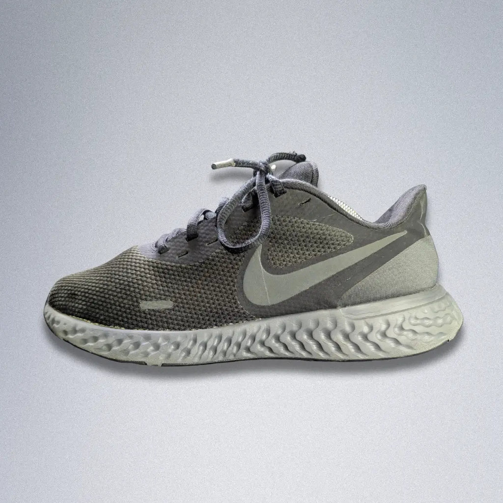 Nike Revolution 5