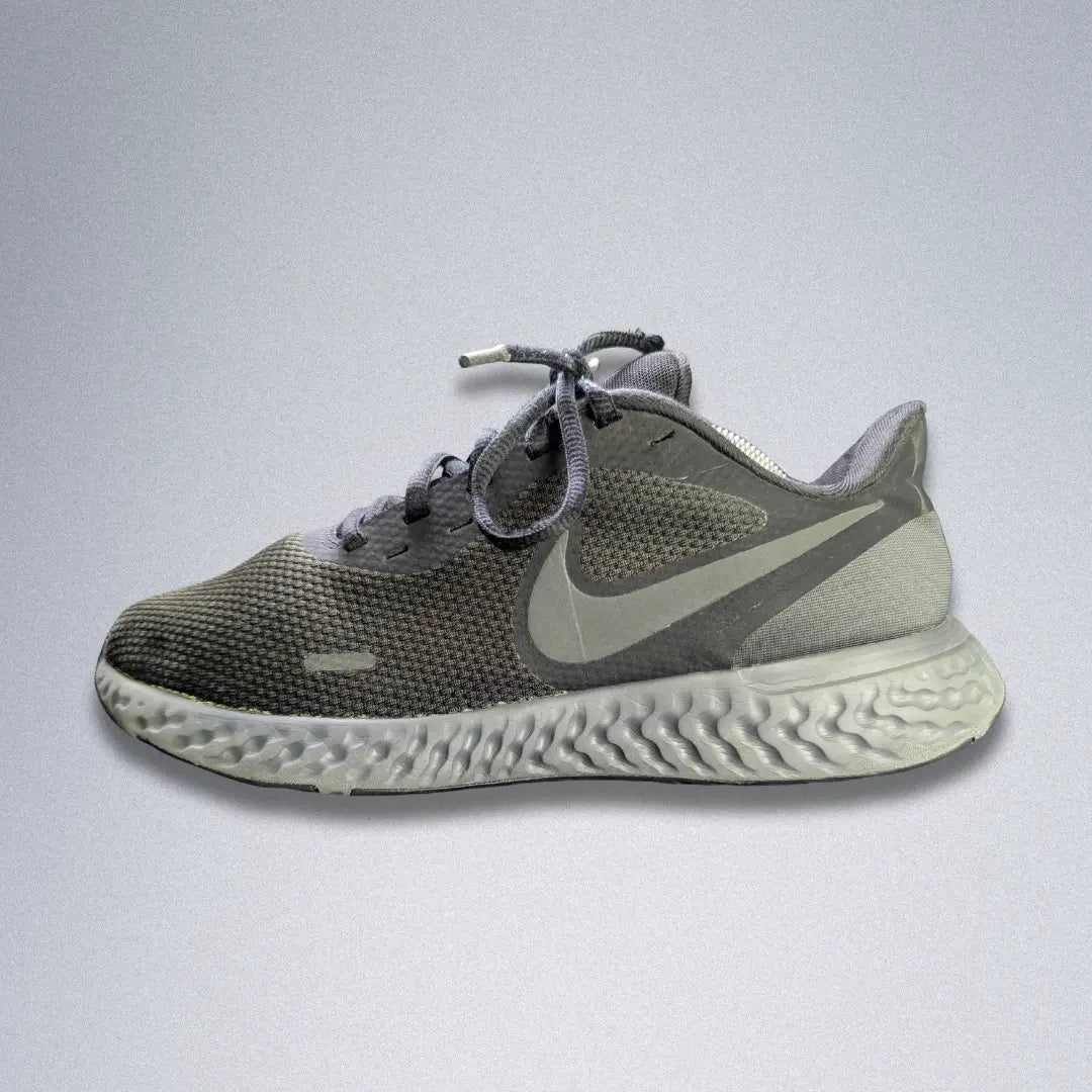 Nike Revolution 5