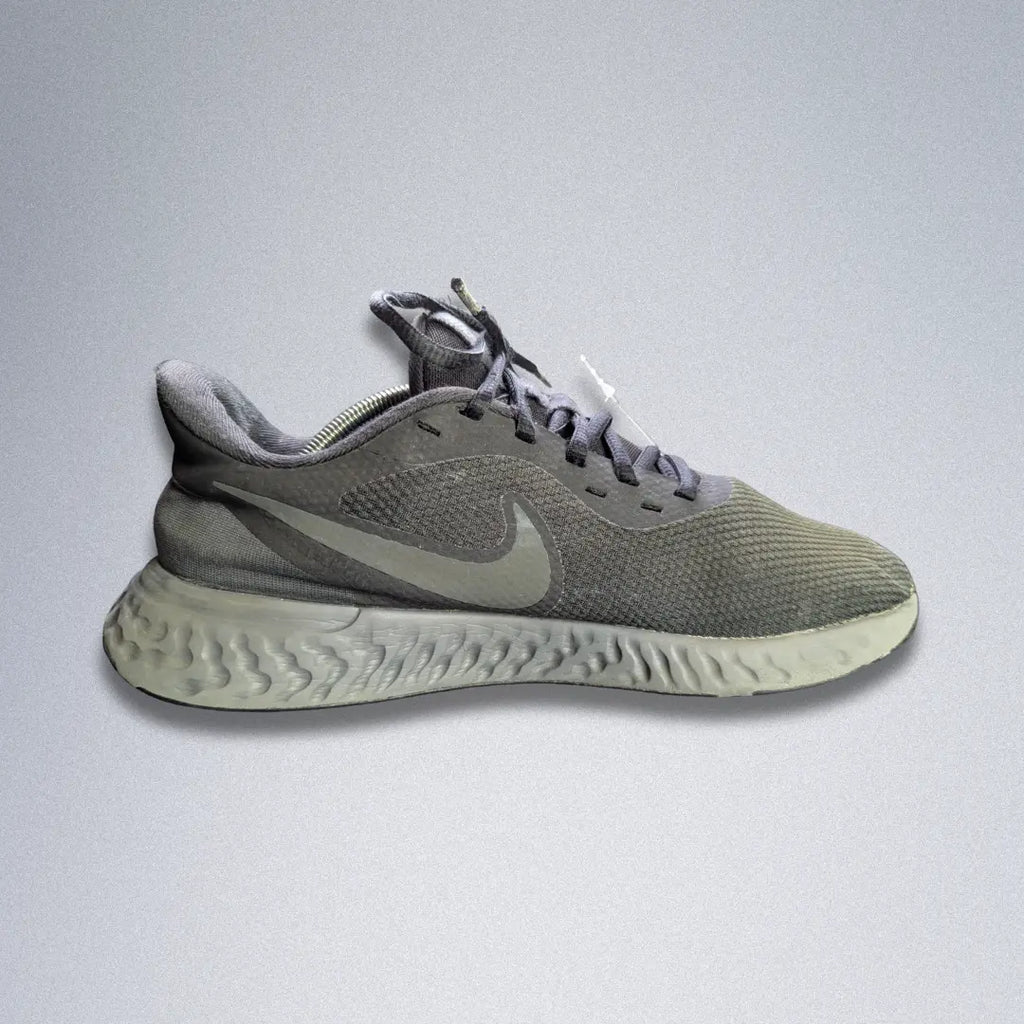 Nike Revolution 5